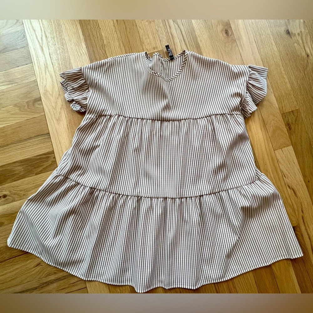 Tan and white seersucker top, size medium, short, flutter sleeve